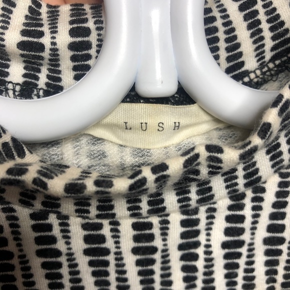 Lush croptop - Picture 3 of 3